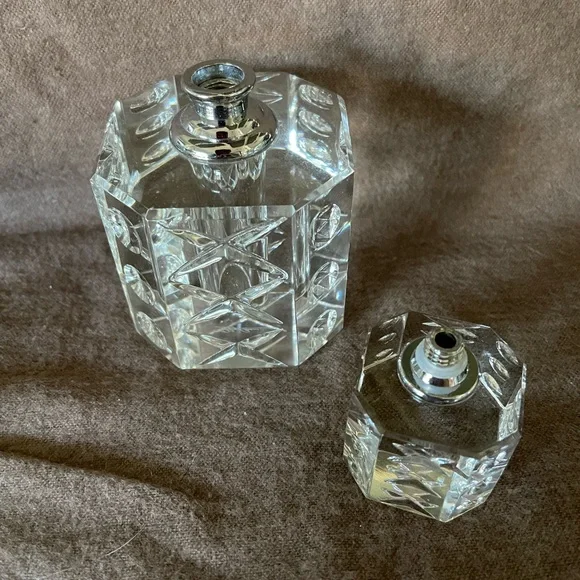 Oleg Cassini cut crystal perfume bottle - Picture 5 of 5
